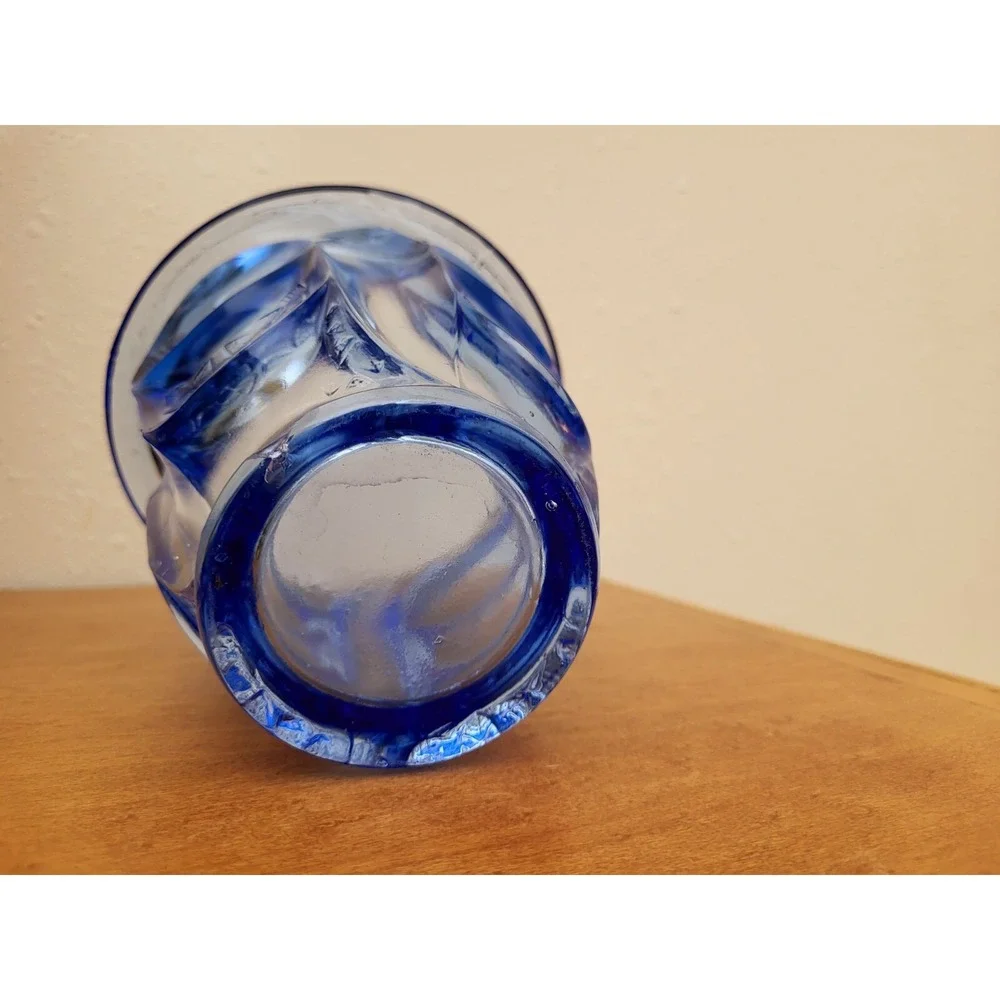 L.E. Smith Pressed Glass Cobalt Blue Etched Raised Floral Design 3D Footed Vase‎